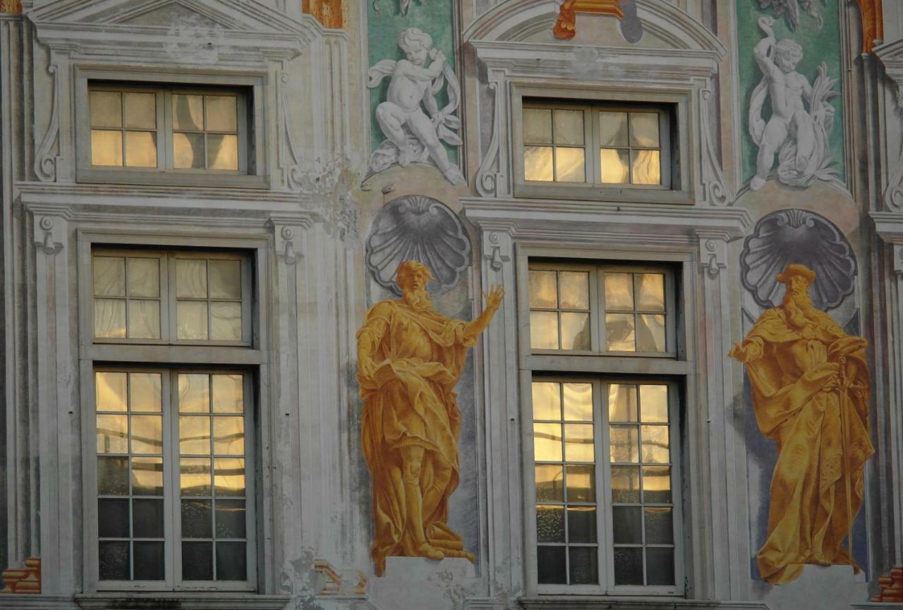 Dietro Il Teatro Modena Genua Buitenkant foto