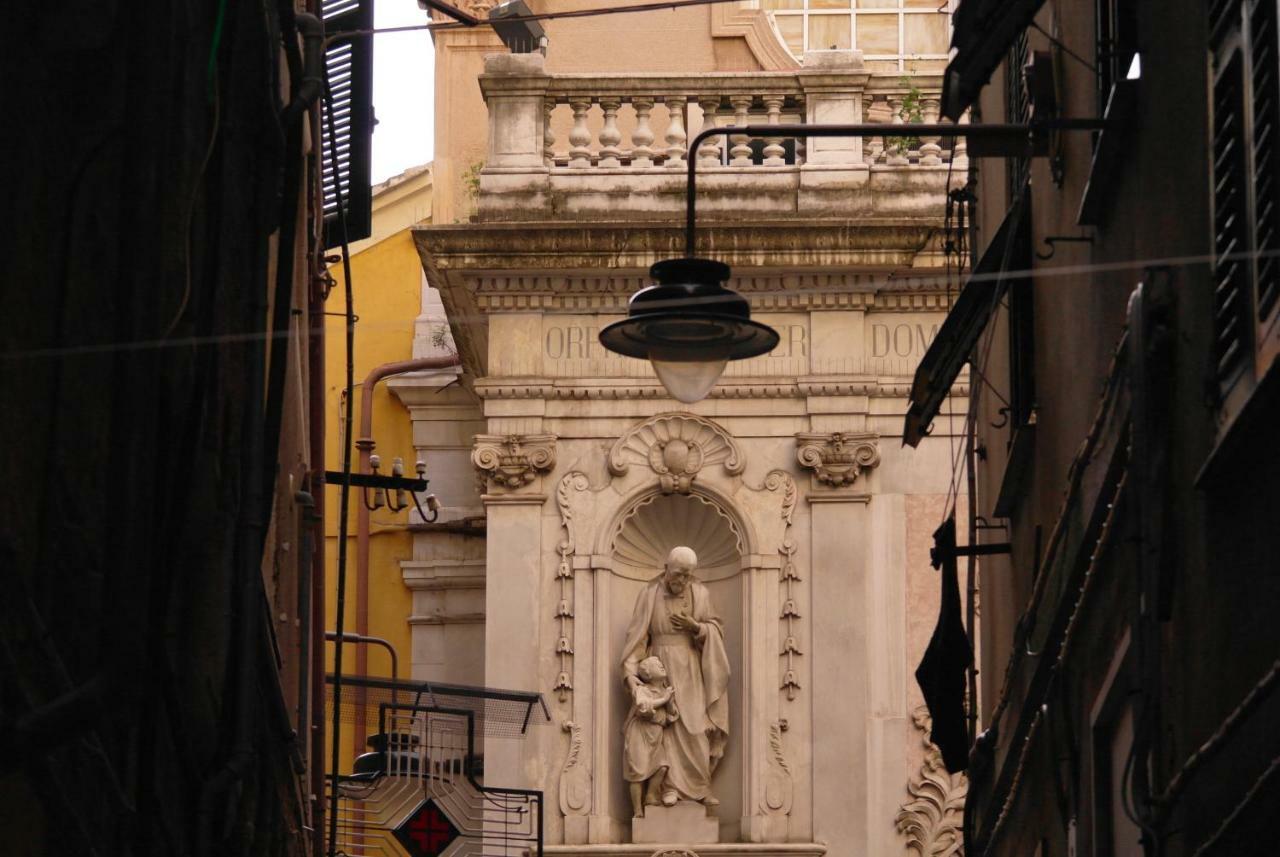 Dietro Il Teatro Modena Genua Buitenkant foto