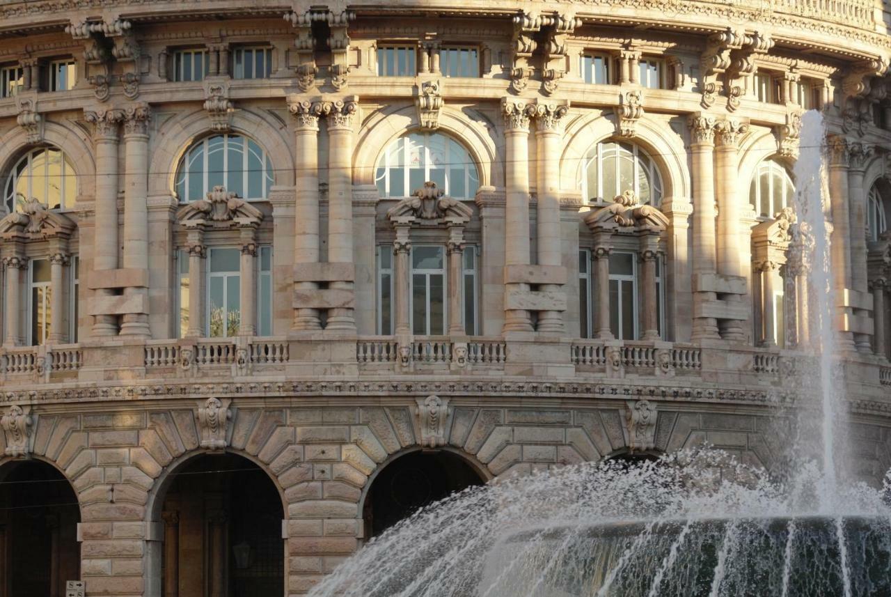 Dietro Il Teatro Modena Genua Buitenkant foto