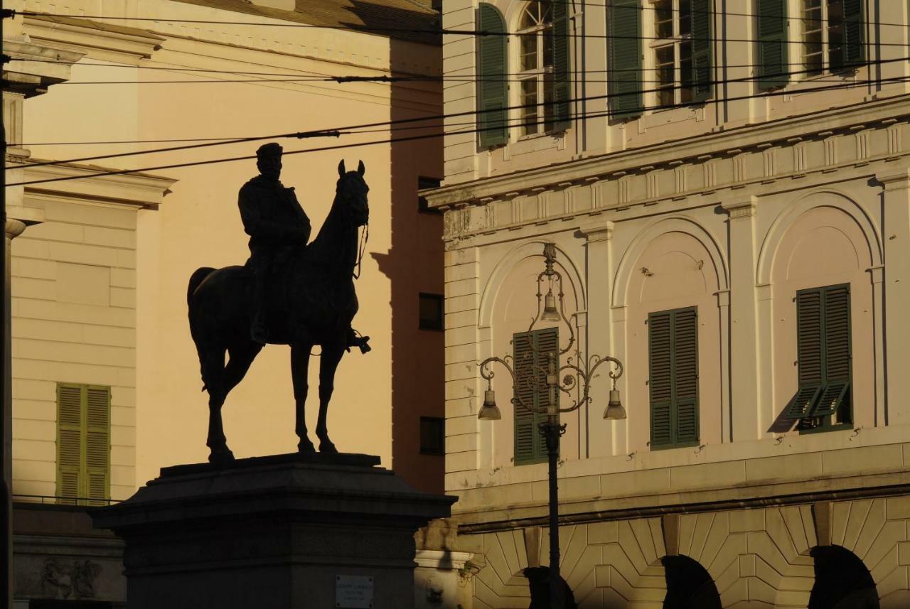 Dietro Il Teatro Modena Genua Buitenkant foto
